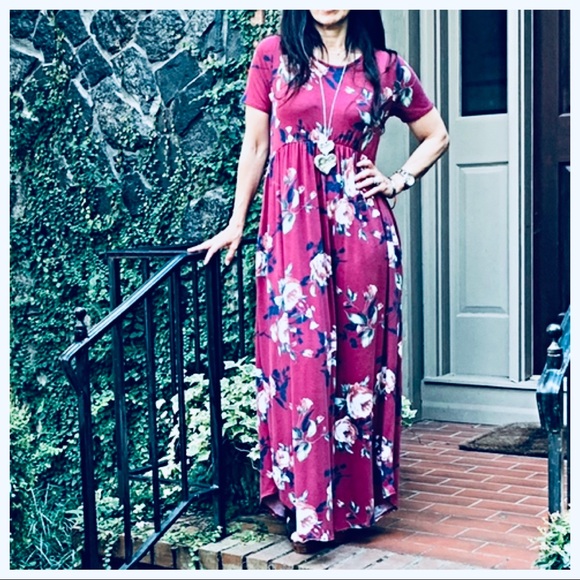Dresses & Skirts - Floral print side pocket maxi dress